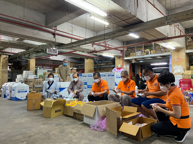 Gần 800 phần thuốc dành cho F0 tầng 1 và tầng 2 là gần 800 ước mong “Hãy thật mạnh khỏe nhé!”