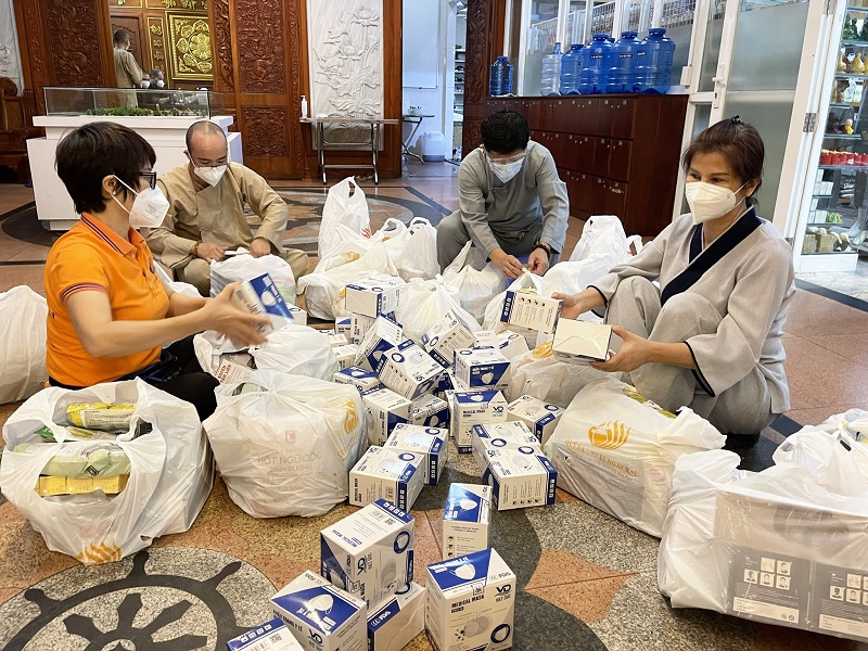 Chùa Giác Ngộ sẻ chia gian khó cùng UBND Phường 7, Quận Gò Vấp
