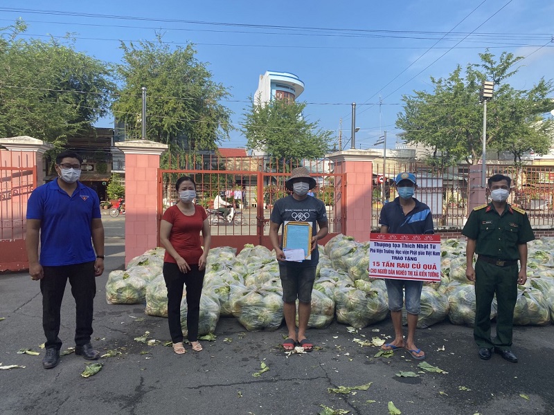 Chùa Giác Ngộ Mua "Giải Cứu" 70 Tấn Bắp Cải, Tiếp Sức Cho Người Dân Trong Mùa “Bão Covid-19”