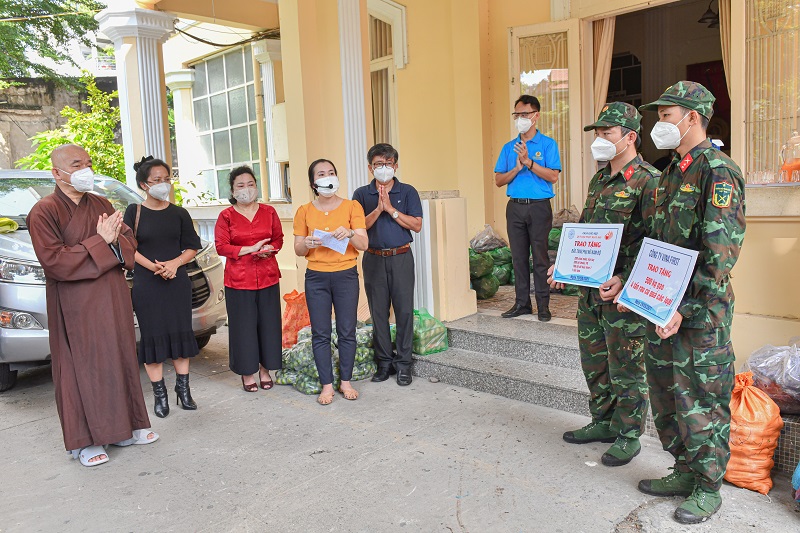 Chùa Giác Ngộ - Quỹ ĐPNN: Trao Tặng Vật Tư Y Tế Và Nhu Yếu Phẩm Cho Bảo Tàng Phụ Nữ Nam Bộ