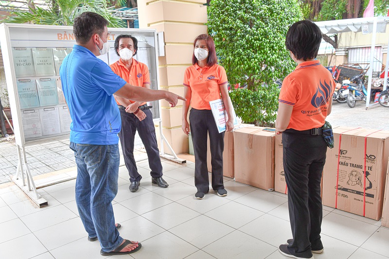 Không Ngừng Lăn Bánh, Chuyến Xe Yêu Thương Của Chùa Giác Ngộ - Quỹ ĐPNN Đã Đến UBND Phường 7, Quận Gò Vấp