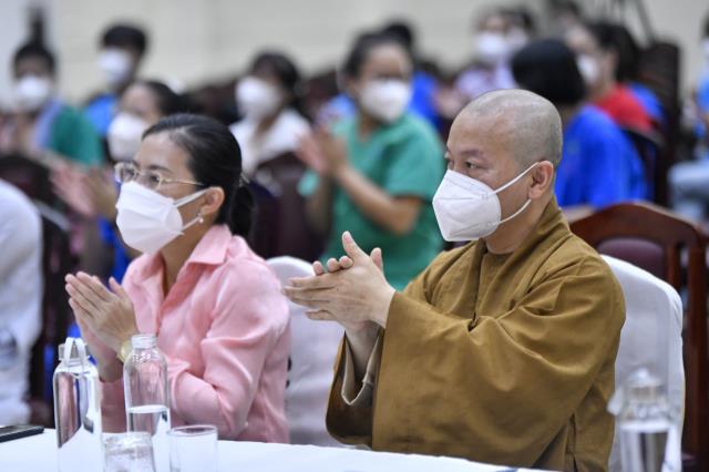 Đón tình nguyện viên Phật giáo trở về sau khi hoàn thành nhiệm vụ hỗ trợ tuyến đầu chống dịch