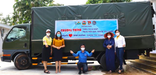 Hàng nghìn túi an sinh gửi thông điệp tử tế đến các y, bác sĩ nơi tuyến đầu ngăn COVID-19 ở “tâm dịch”