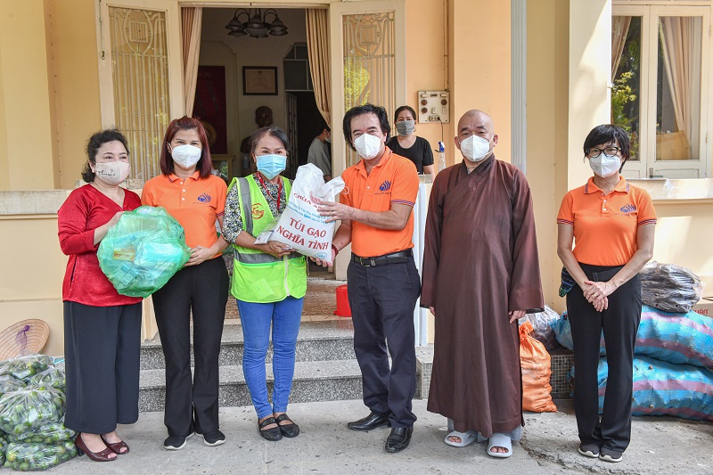Chùa Giác Ngộ - Quỹ ĐPNN: Trao Tặng Vật Tư Y Tế Và Nhu Yếu Phẩm Cho Bảo Tàng Phụ Nữ Nam Bộ