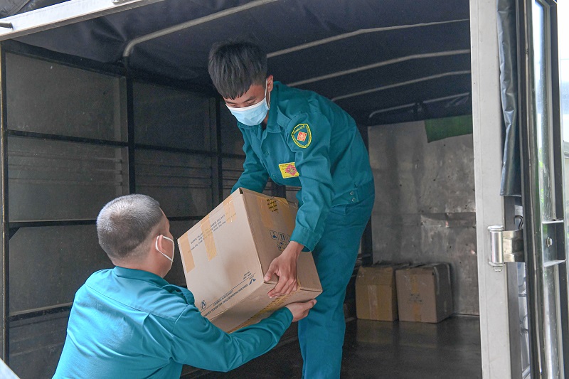 Không Ngừng Lăn Bánh, Chuyến Xe Yêu Thương Của Chùa Giác Ngộ - Quỹ ĐPNN Đã Đến UBND Phường 7, Quận Gò Vấp