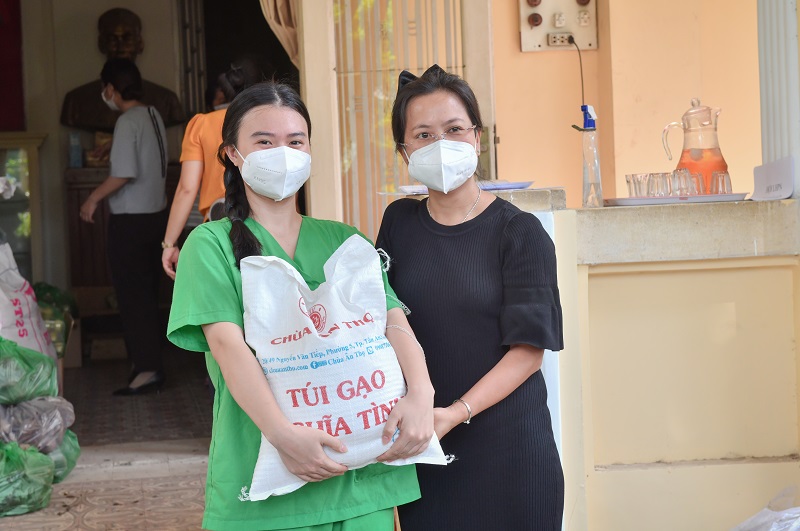Chùa Giác Ngộ - Quỹ ĐPNN: Trao Tặng Vật Tư Y Tế Và Nhu Yếu Phẩm Cho Bảo Tàng Phụ Nữ Nam Bộ