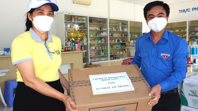 Hàng nghìn túi an sinh gửi thông điệp tử tế đến các y, bác sĩ nơi tuyến đầu ngăn COVID-19 ở “tâm dịch”