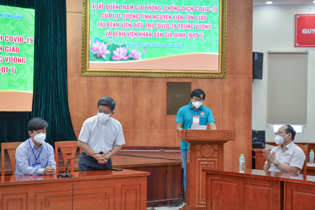 19 tình nguyện viên tôn giáo tham gia lễ xuất quân, hỗ trợ Bệnh viện Điều trị Covid-19 trong đợt 7