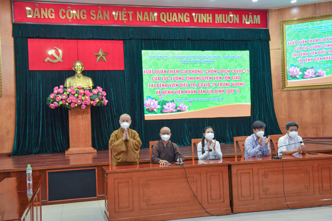 19 tình nguyện viên tôn giáo tham gia lễ xuất quân, hỗ trợ Bệnh viện Điều trị Covid-19 trong đợt 7