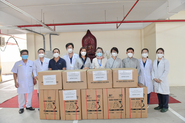 Giáo hội TP.HCM ghé thăm Bệnh viện Dã chiến số 3 - Nơi vừa có 6.209 bệnh nhân COVID-19 xuất viện