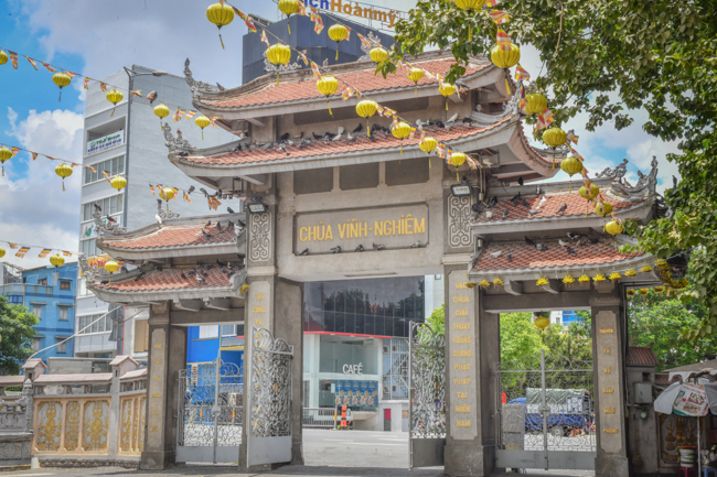 TP.HCM: Trung ương Giáo hội đến thăm các bếp ăn thiện nguyện hỗ trợ tuyến đầu chống dịch, nơi tặng thuốc, oxy miễn phí cho F0