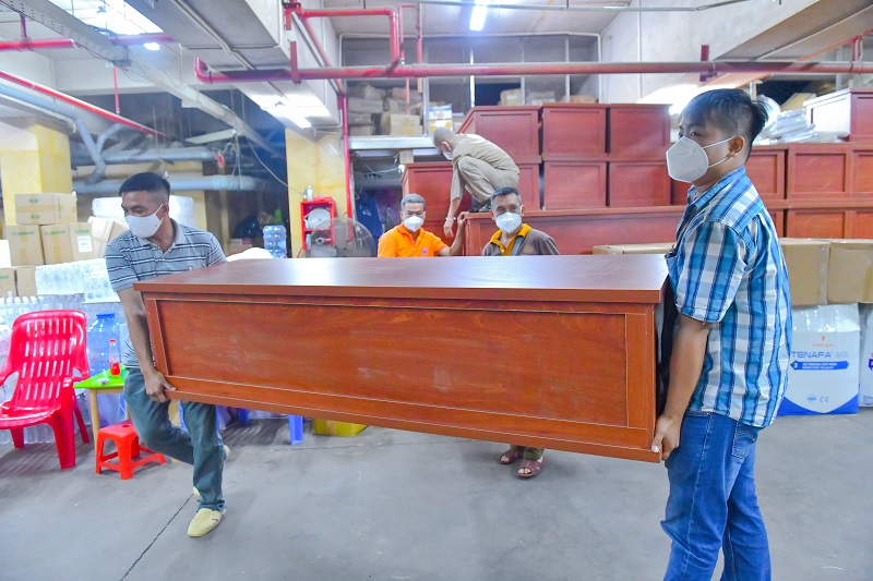 Chùa Giác Ngộ Trao Tặng 10 “Áo Quan Từ Tâm” Đến Ủy Ban Mttqvn Phường 16, Quận 8