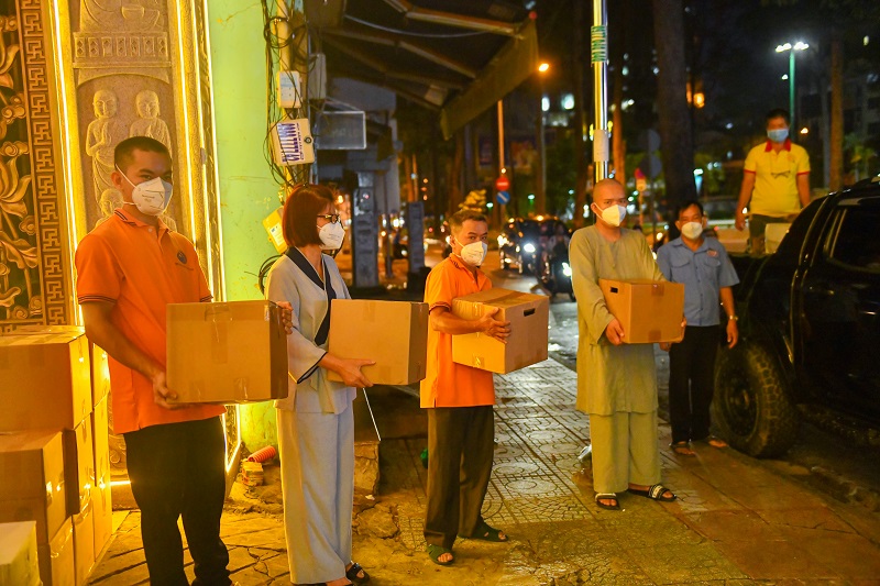 San Sẻ Yêu Thương Đến Bệnh Nhân F0 (Trao Tặng 8.000 Gói Đông Trùng Hạ Thảo Cho Chùa Tường Nghiêm)