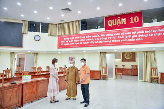 19 tình nguyện viên tôn giáo tham gia lễ xuất quân, hỗ trợ Bệnh viện Điều trị Covid-19 trong đợt 7