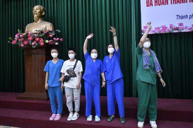 Đón tình nguyện viên Phật giáo trở về sau khi hoàn thành nhiệm vụ hỗ trợ tuyến đầu chống dịch