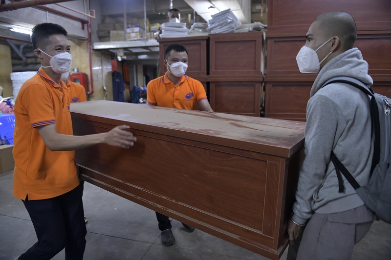 Chùa Giác Ngộ Trao Tặng 440 Bộ “Áo Quan Từ Tâm” Đến Sở Tài Nguyên Và Môi Trường Tp. Hồ Chí Minh