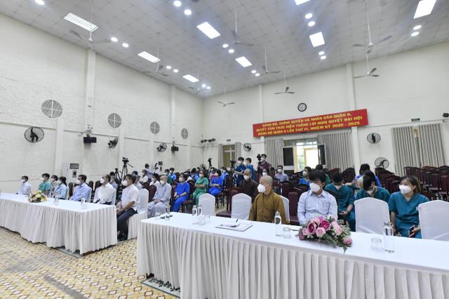 Đón tình nguyện viên Phật giáo trở về sau khi hoàn thành nhiệm vụ hỗ trợ tuyến đầu chống dịch
