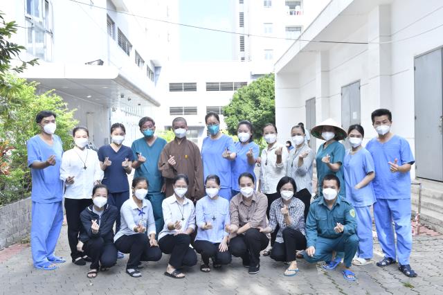 10 tình nguyện viên Phật giáo hoàn thành nhiệm vụ tại Bệnh viện Dã chiến số 10