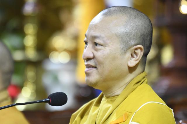 Chú rể Thanh Lâm (PD. Giác Ngộ) và cô dâu Ngọc Trang (PD. Chúc Nghiêm) nên nghĩa vợ chồng qua nghi thức hằng thuận