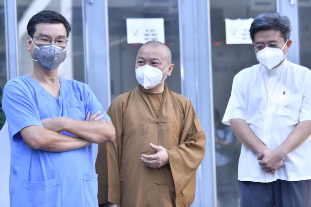 10 tình nguyện viên Phật giáo hoàn thành nhiệm vụ tại Bệnh viện Dã chiến số 10