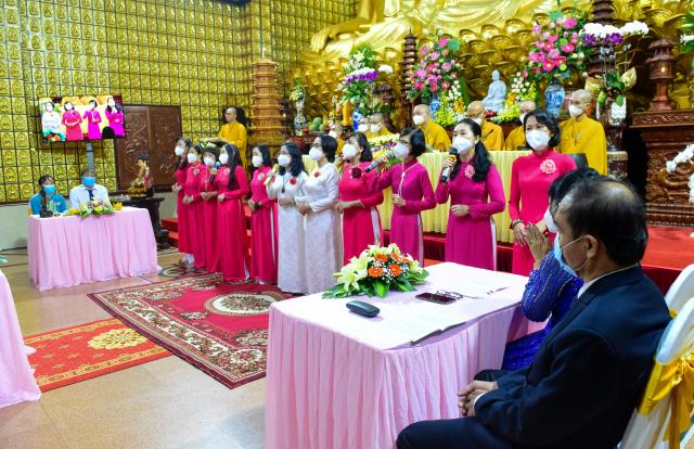 Lễ hằng thuận của chú rể Đình Lợi và cô dâu Hiếu Hòa tại điện Phật chùa Giác Ngộ
