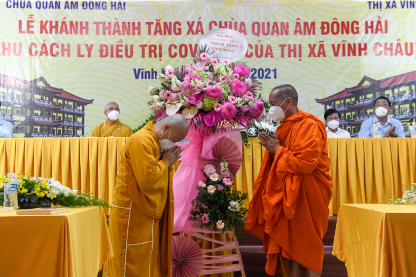 Lễ khánh thành tòa Tăng xá chùa Quan Âm Đông Hải, nơi làm khu cách ly điều trị Covid-19 của thị xã Vĩnh Châu, tỉnh Sóc Trăng