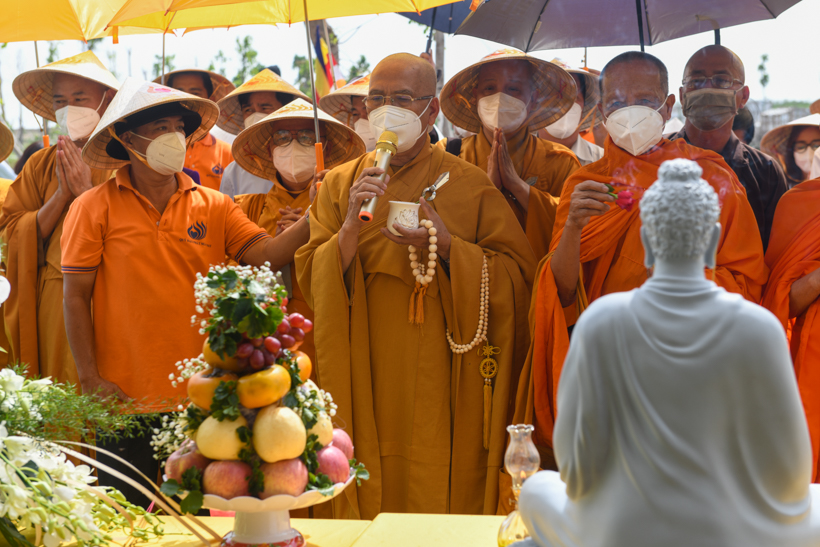 Lễ khánh thành tòa Tăng xá chùa Quan Âm Đông Hải, nơi làm khu cách ly điều trị Covid-19 của thị xã Vĩnh Châu, tỉnh Sóc Trăng