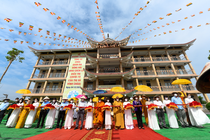 Lễ khánh thành tòa Tăng xá chùa Quan Âm Đông Hải, nơi làm khu cách ly điều trị Covid-19 của thị xã Vĩnh Châu, tỉnh Sóc Trăng