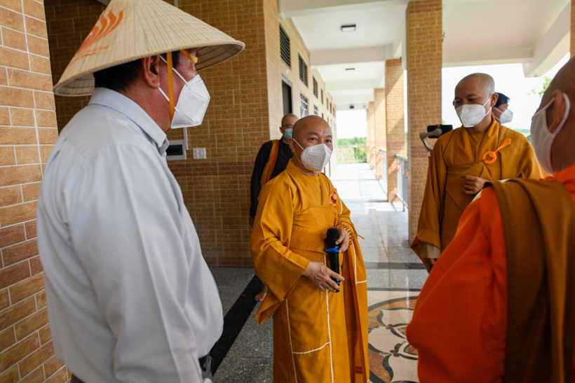 Lễ khánh thành tòa Tăng xá chùa Quan Âm Đông Hải, nơi làm khu cách ly điều trị Covid-19 của thị xã Vĩnh Châu, tỉnh Sóc Trăng