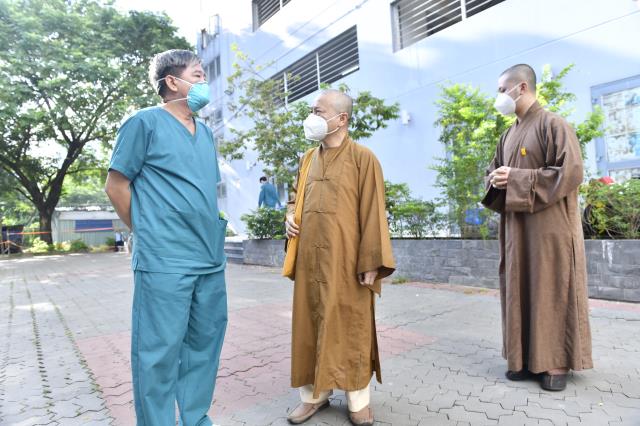 10 tình nguyện viên Phật giáo hoàn thành nhiệm vụ tại Bệnh viện Dã chiến số 10