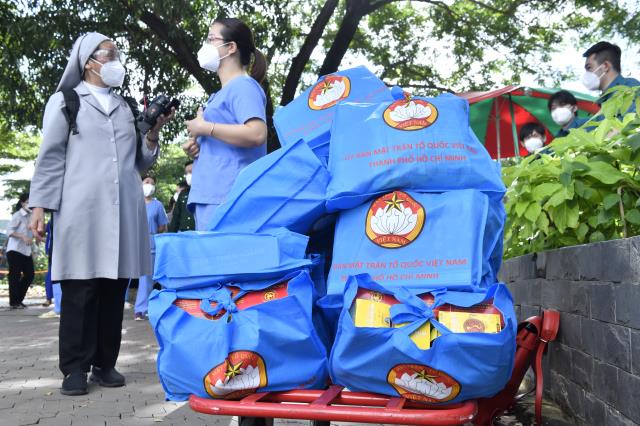 10 tình nguyện viên Phật giáo hoàn thành nhiệm vụ tại Bệnh viện Dã chiến số 10