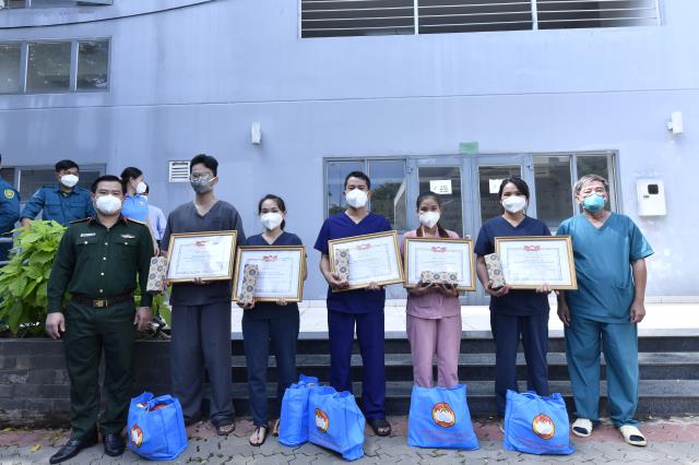 10 tình nguyện viên Phật giáo hoàn thành nhiệm vụ tại Bệnh viện Dã chiến số 10