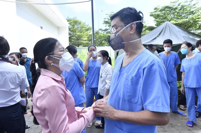 10 tình nguyện viên Phật giáo hoàn thành nhiệm vụ tại Bệnh viện Dã chiến số 10