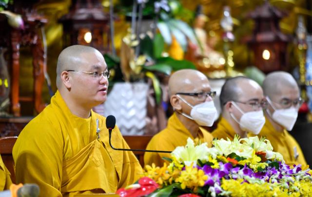 Lễ hằng thuận của chú rể Đình Lợi và cô dâu Hiếu Hòa tại điện Phật chùa Giác Ngộ