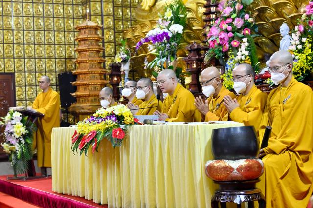 Lễ hằng thuận của chú rể Đình Lợi và cô dâu Hiếu Hòa tại điện Phật chùa Giác Ngộ