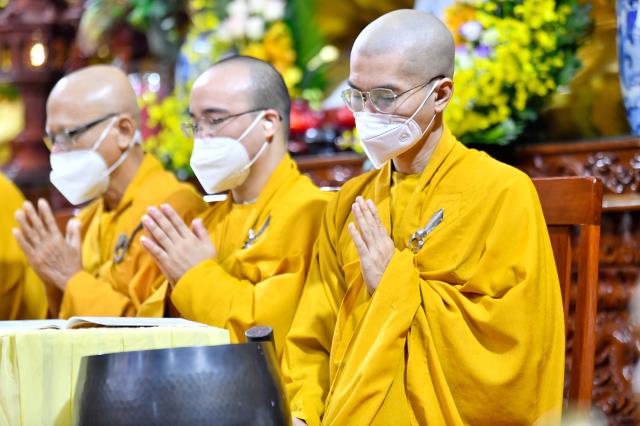 Lễ hằng thuận của chú rể Đình Lợi và cô dâu Hiếu Hòa tại điện Phật chùa Giác Ngộ
