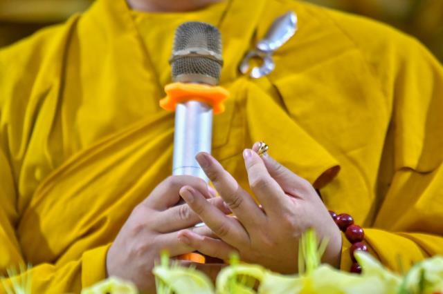 Lễ hằng thuận của chú rể Đình Lợi và cô dâu Hiếu Hòa tại điện Phật chùa Giác Ngộ