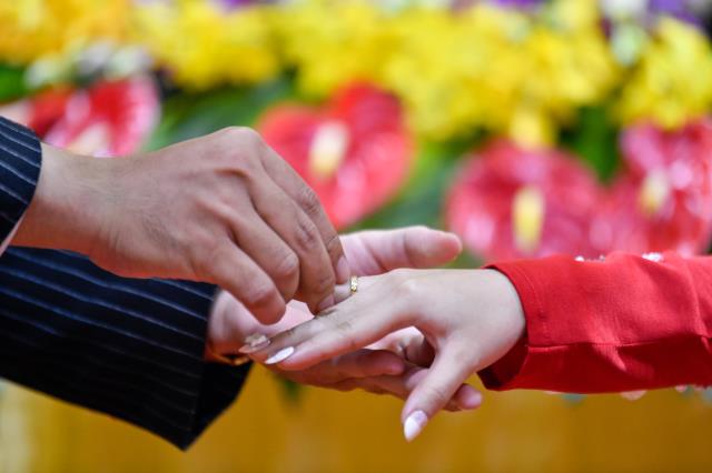 Lễ hằng thuận của chú rể Đình Lợi và cô dâu Hiếu Hòa tại điện Phật chùa Giác Ngộ