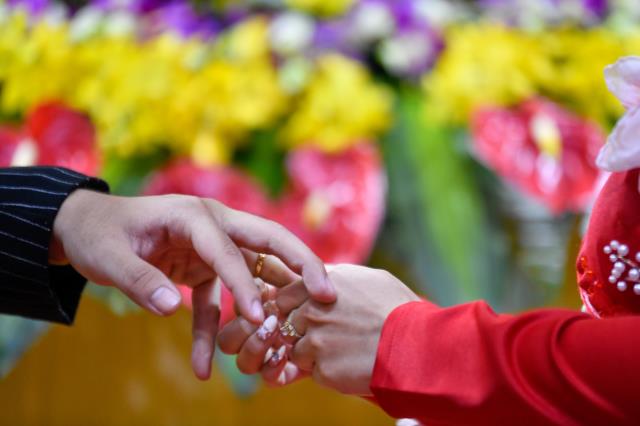 Lễ hằng thuận của chú rể Đình Lợi và cô dâu Hiếu Hòa tại điện Phật chùa Giác Ngộ