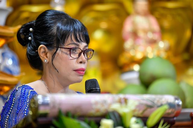Lễ hằng thuận của chú rể Đình Lợi và cô dâu Hiếu Hòa tại điện Phật chùa Giác Ngộ