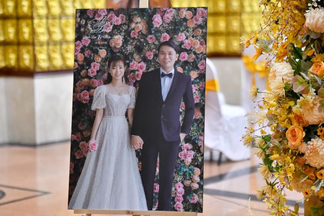 Lễ hằng thuận của chú rể Đình Lợi và cô dâu Hiếu Hòa tại điện Phật chùa Giác Ngộ