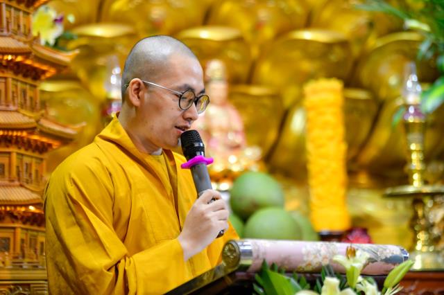 Lễ hằng thuận của chú rể Đình Lợi và cô dâu Hiếu Hòa tại điện Phật chùa Giác Ngộ