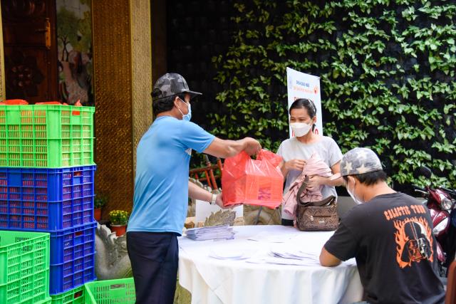 Gần 350 người tham dự chương trình hiến máu đầu năm tại chùa Giác Ngộ