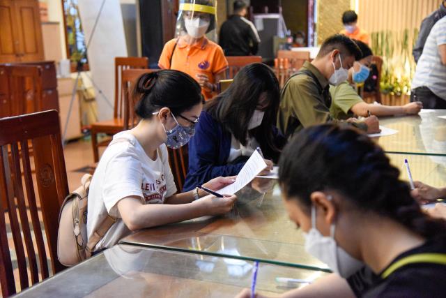 Gần 350 người tham dự chương trình hiến máu đầu năm tại chùa Giác Ngộ