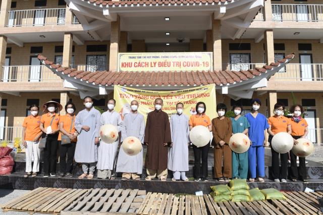Tổng kết và bàn giao lại khu cách ly điều trị Covid-19 chùa Quan Âm Đông Hải (Quỹ ĐPNN trao tặng quà tết yêu thương năm 2022 tại tỉnh Sóc Trăng)
