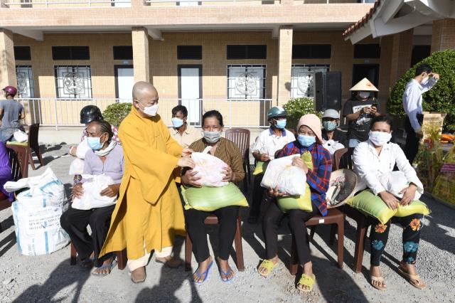 Tổng kết và bàn giao lại khu cách ly điều trị Covid-19 chùa Quan Âm Đông Hải (Quỹ ĐPNN trao tặng quà tết yêu thương năm 2022 tại tỉnh Sóc Trăng)