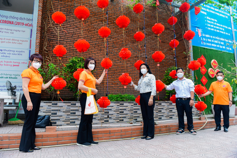 Quỹ ĐPNN tặng quà Tết đến du học sinh nước ngoài đang theo học tại Đại học Bách Khoa TP.HCM