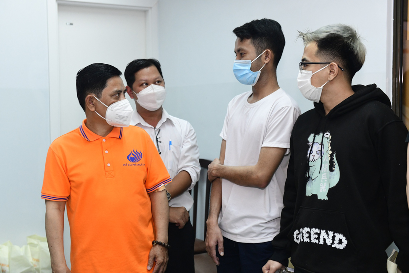 Quỹ ĐPNN tặng quà Tết đến du học sinh nước ngoài đang theo học tại Đại học Bách Khoa TP.HCM