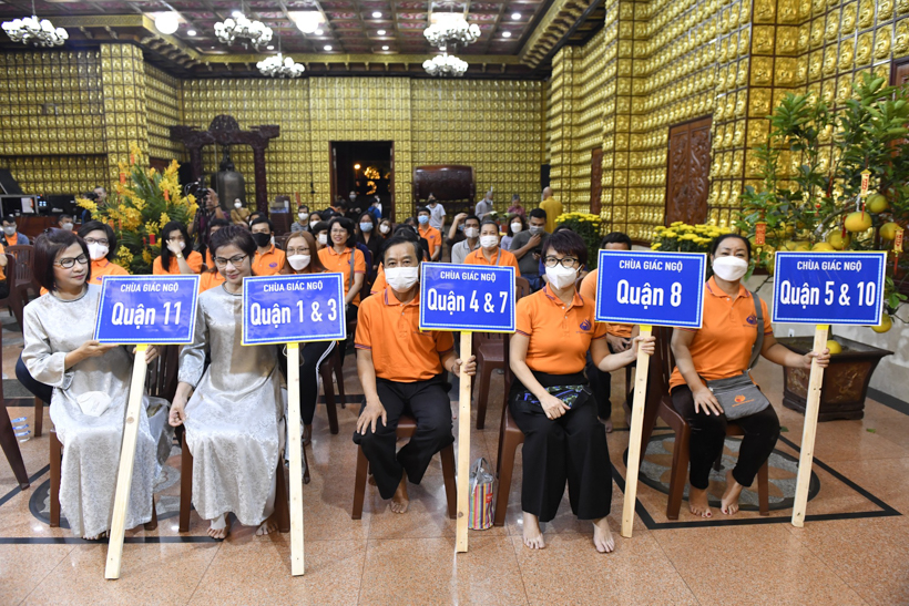 Chùa Giác Ngộ sẻ chia cùng người vô gia cư trong đêm giao thừa