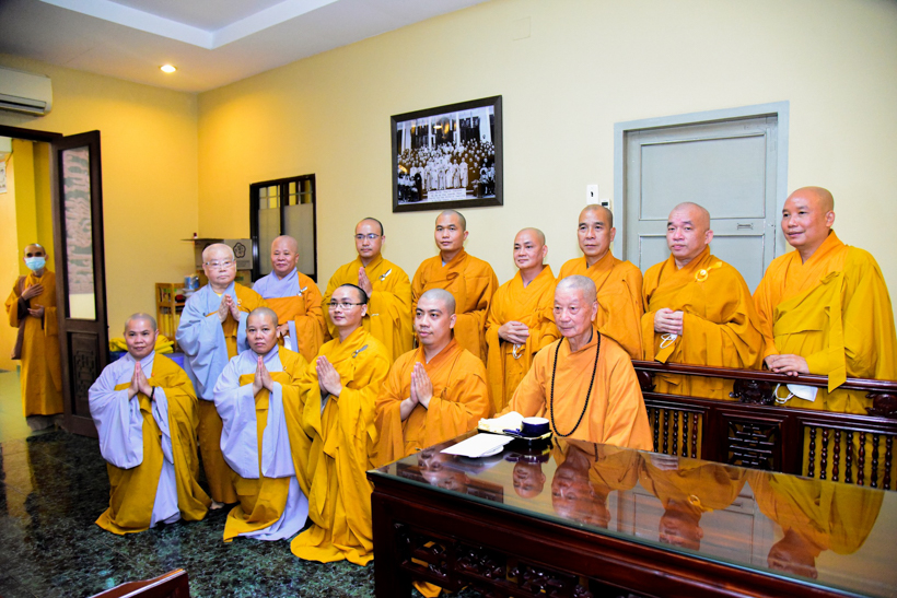Trưởng lão Hòa thượng Thích Trí Quảng tưởng niệm Thiền sư Thích Nhất Hạnh tại Tổ đình Ấn Quang